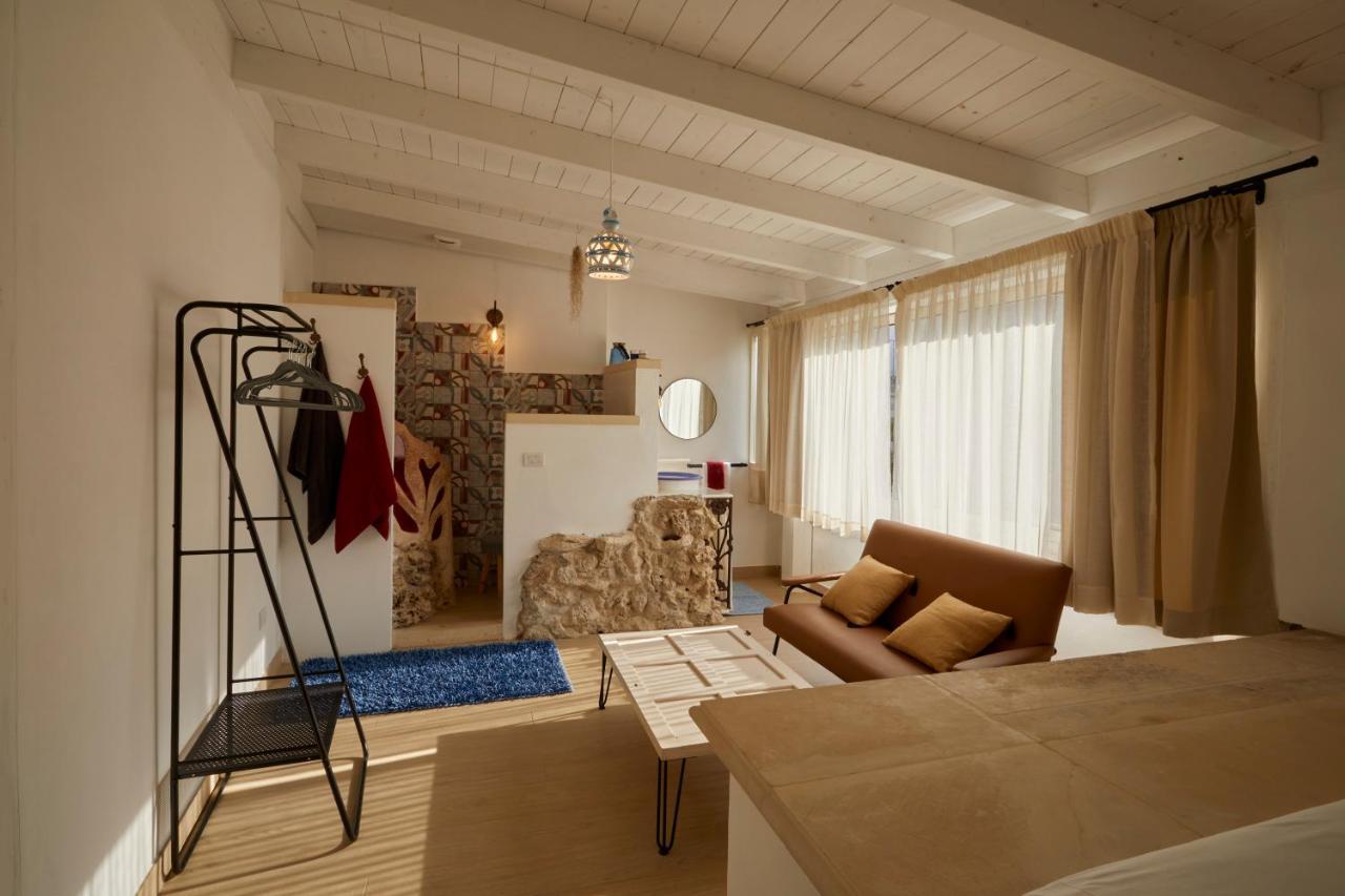 Upstairs - Skylight Apartment เลชเช ภายนอก รูปภาพ