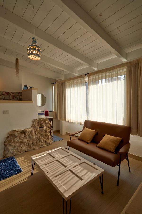 Upstairs - Skylight Apartment เลชเช ภายนอก รูปภาพ
