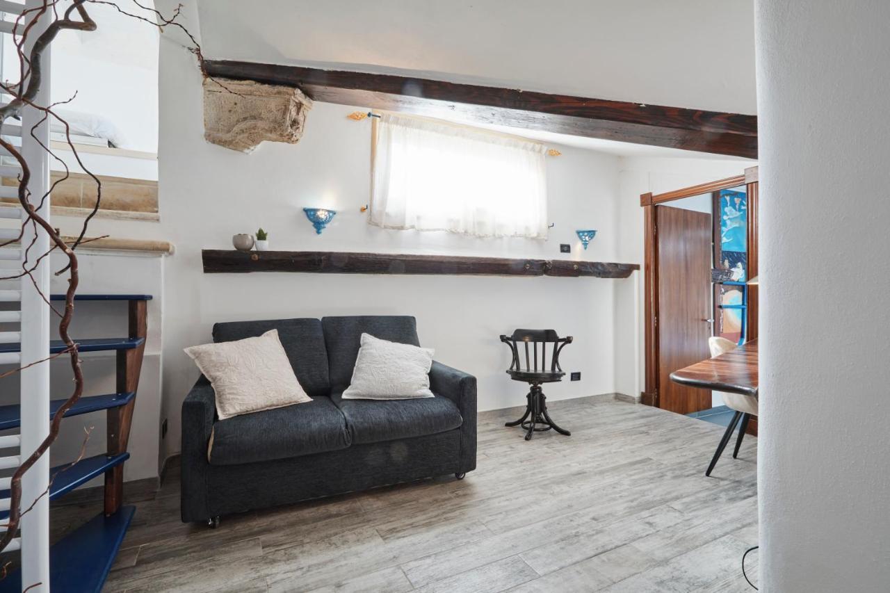 Upstairs - Skylight Apartment เลชเช ภายนอก รูปภาพ