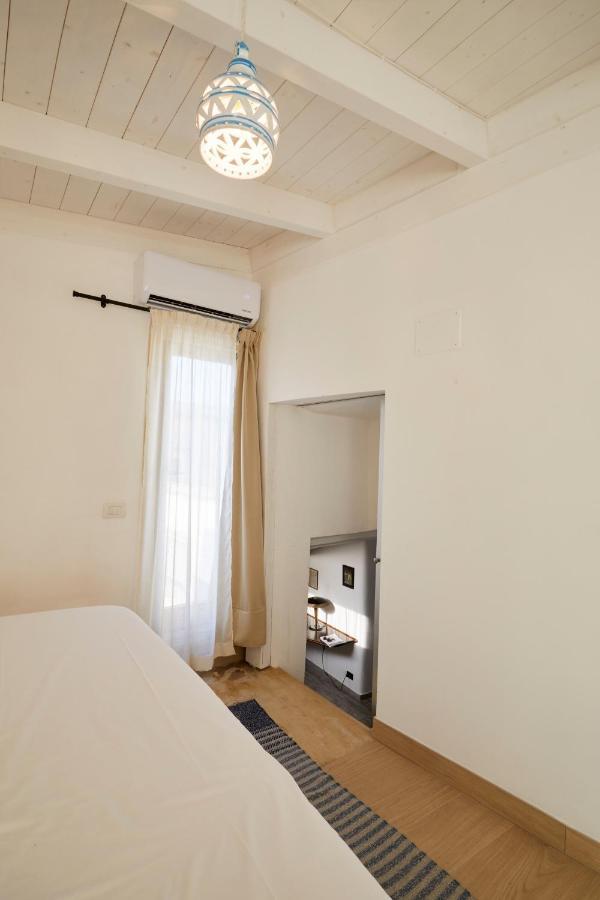 Upstairs - Skylight Apartment เลชเช ภายนอก รูปภาพ