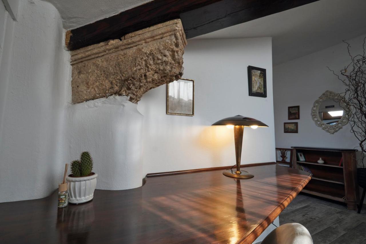 Upstairs - Skylight Apartment เลชเช ภายนอก รูปภาพ