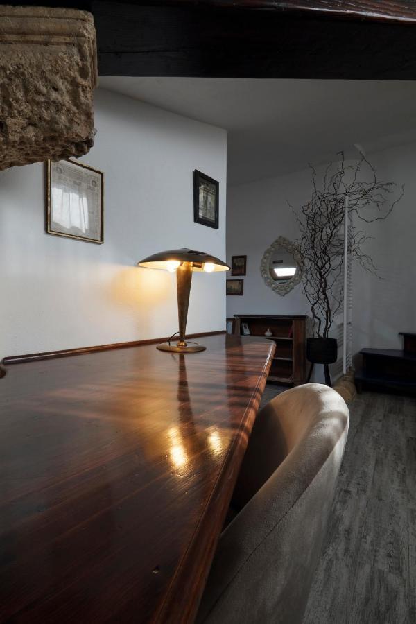 Upstairs - Skylight Apartment เลชเช ภายนอก รูปภาพ