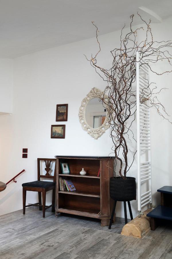 Upstairs - Skylight Apartment เลชเช ภายนอก รูปภาพ