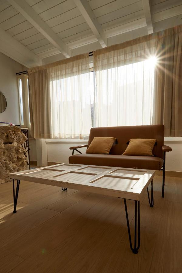 Upstairs - Skylight Apartment เลชเช ภายนอก รูปภาพ
