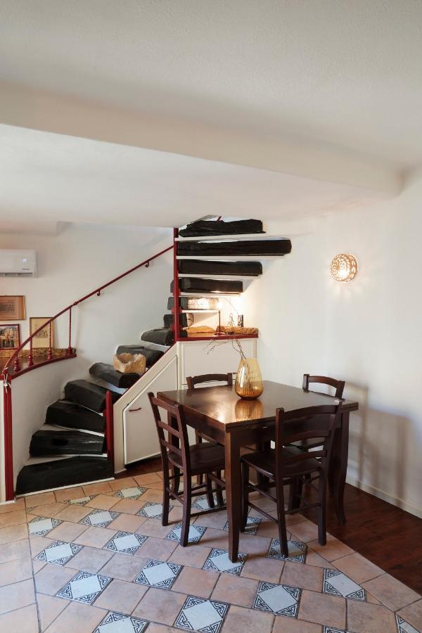Upstairs - Skylight Apartment เลชเช ภายนอก รูปภาพ