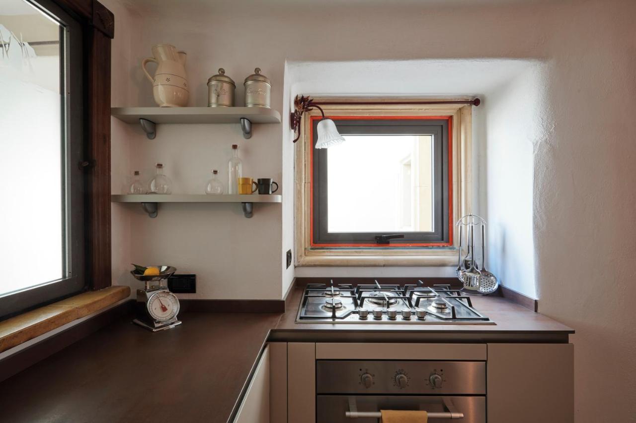 Upstairs - Skylight Apartment เลชเช ภายนอก รูปภาพ