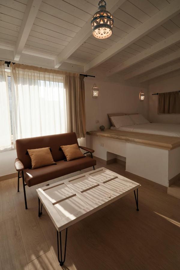 Upstairs - Skylight Apartment เลชเช ภายนอก รูปภาพ